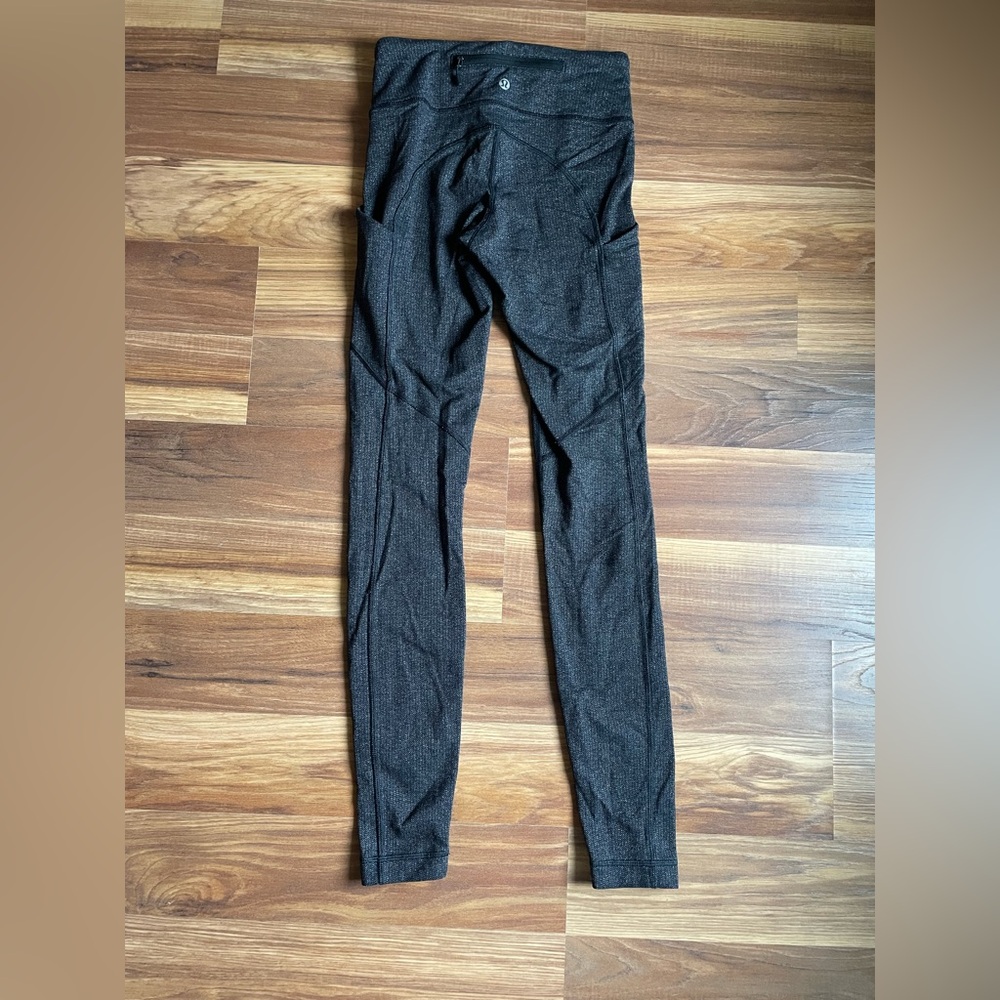 Lululemon Gray High-Rise Leggings | Textured Knit | Back Zip Pocket | Size 2 - Picture 5 of 7